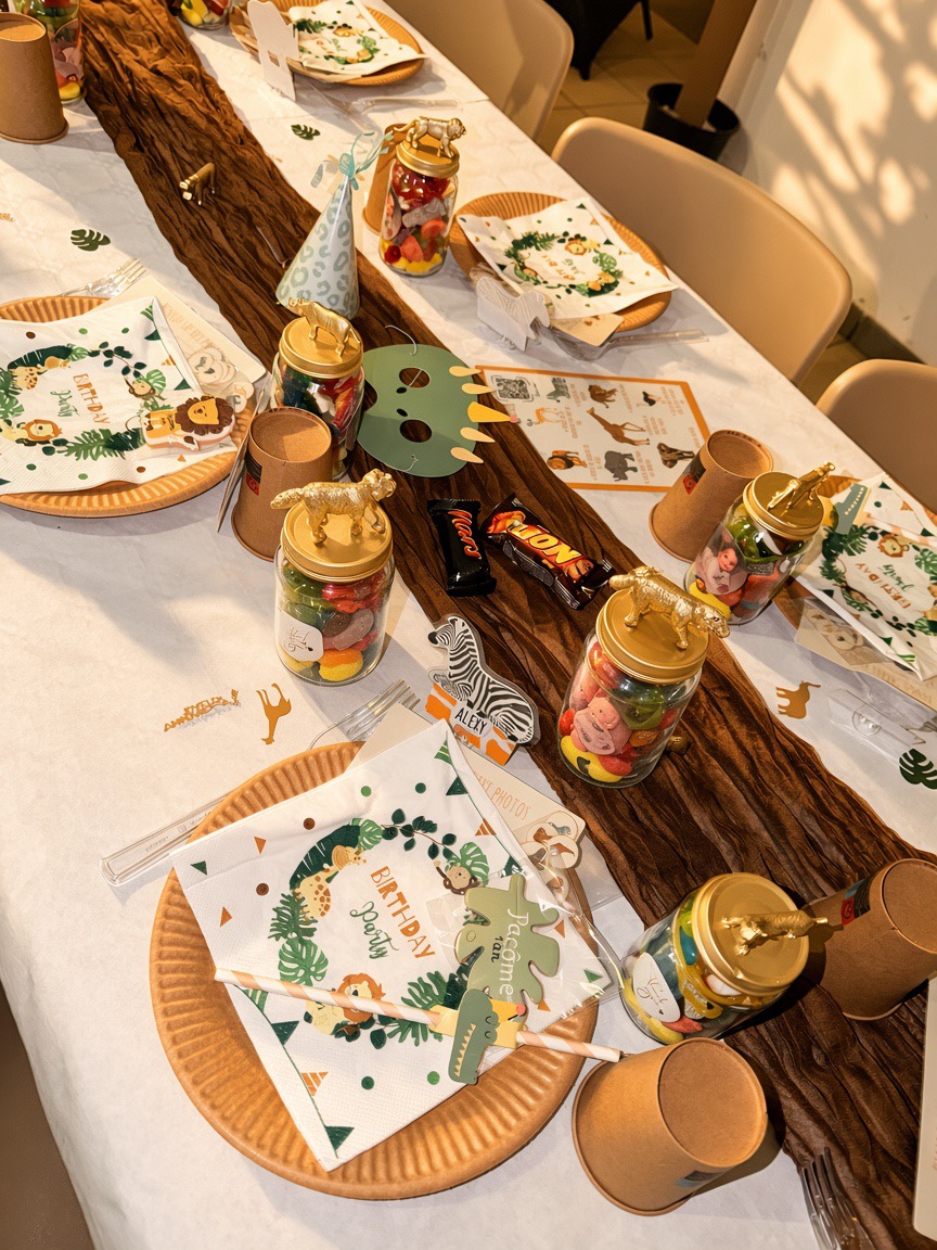 Décoration anniversaire avec animaux et gourmandises